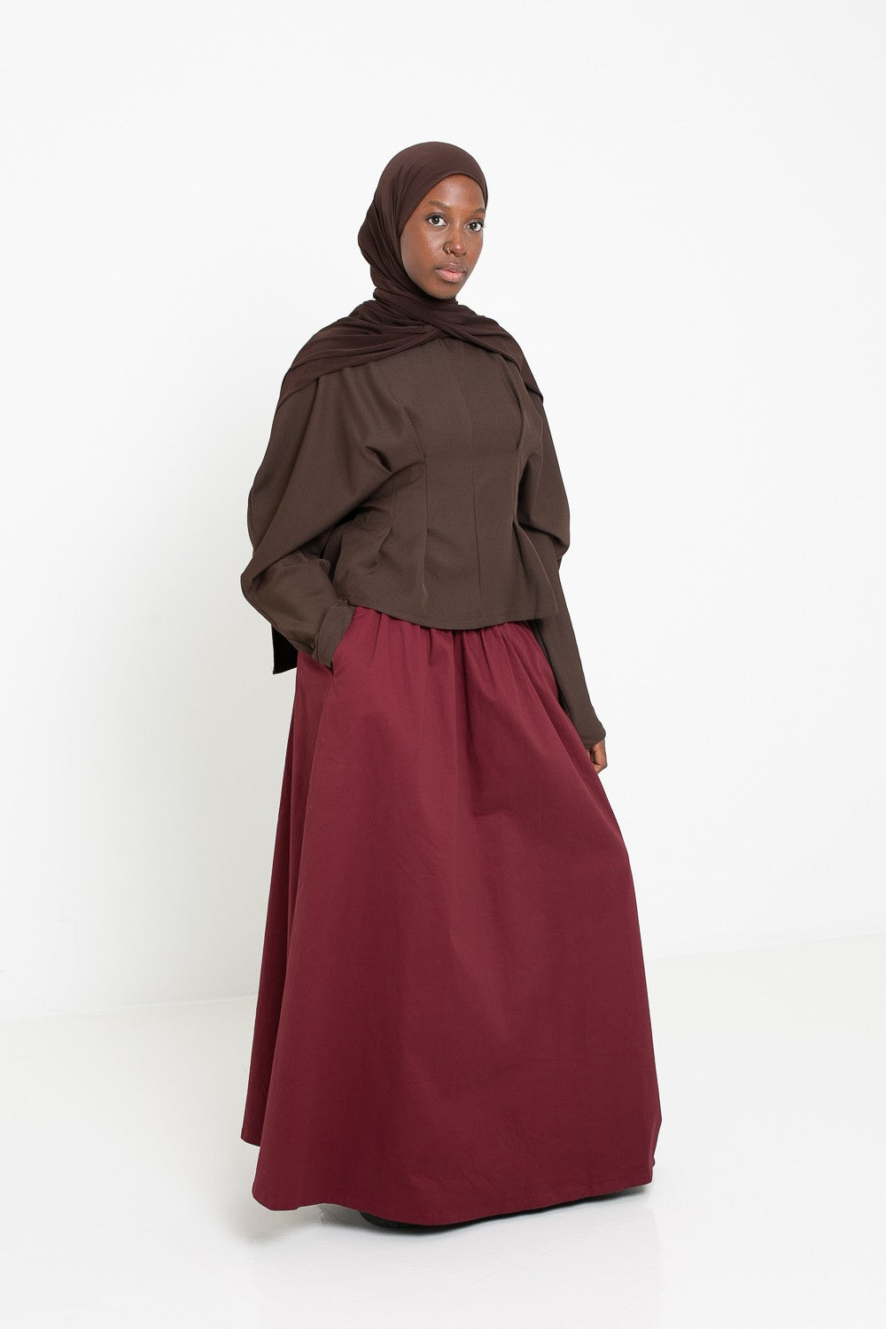 Jupe coton premium bordeaux. Jupe trapèze ample pour femme musulmane.