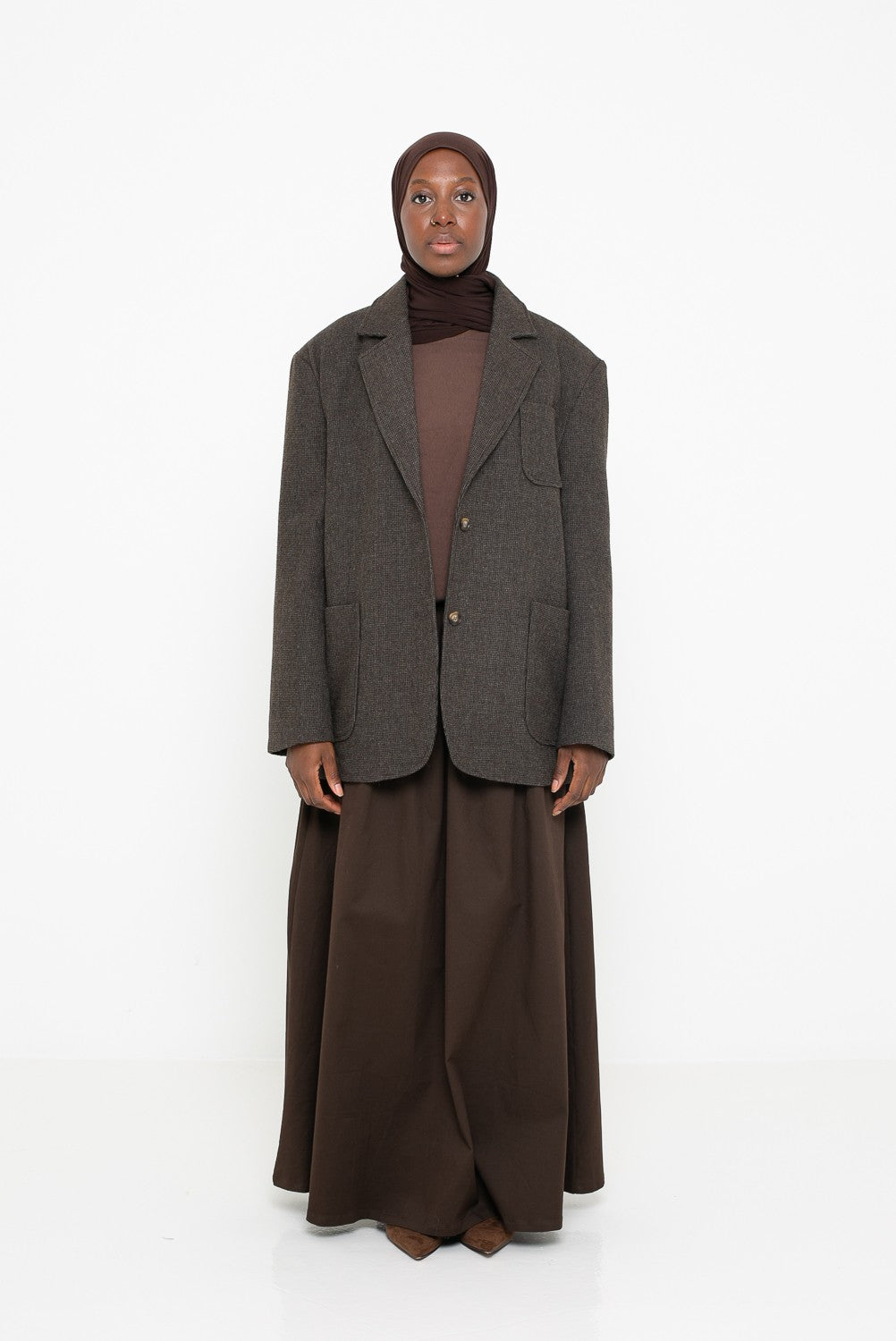 Blazer en laine à carreaux marron pour femme. Coupe oversize.