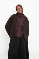 Veste laine bouclée marron foncé moderne coupe ballon. Boutique hijab musulmane