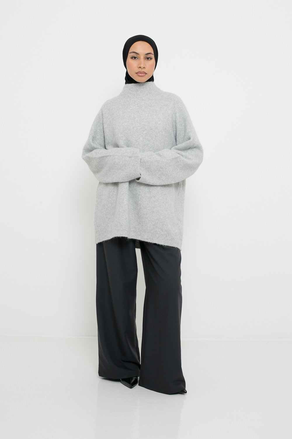 Pull long en laine gris clair manche large pour femme musulmane. Boutique marque modeste fashion.