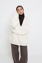 Gilet épais avec boucle laine coupe ample pour femme. Détail manche ample. Boutique de prêt à porter pour femme musulmane.