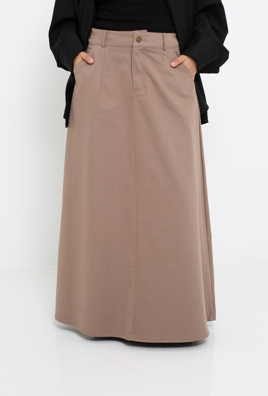 Jupe coton beige détail poche et couture. Boutique hijab et prêt à porter.