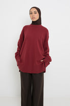 Pull ample manche large brique à maille fine pour femme musulmane.
