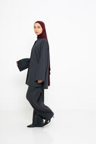 Chemise d'hiver longue et ample vue de profil pour femme musulmane