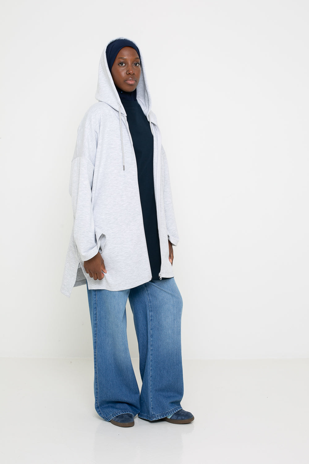 Veste sweat longue à capuche pour femme modeste 