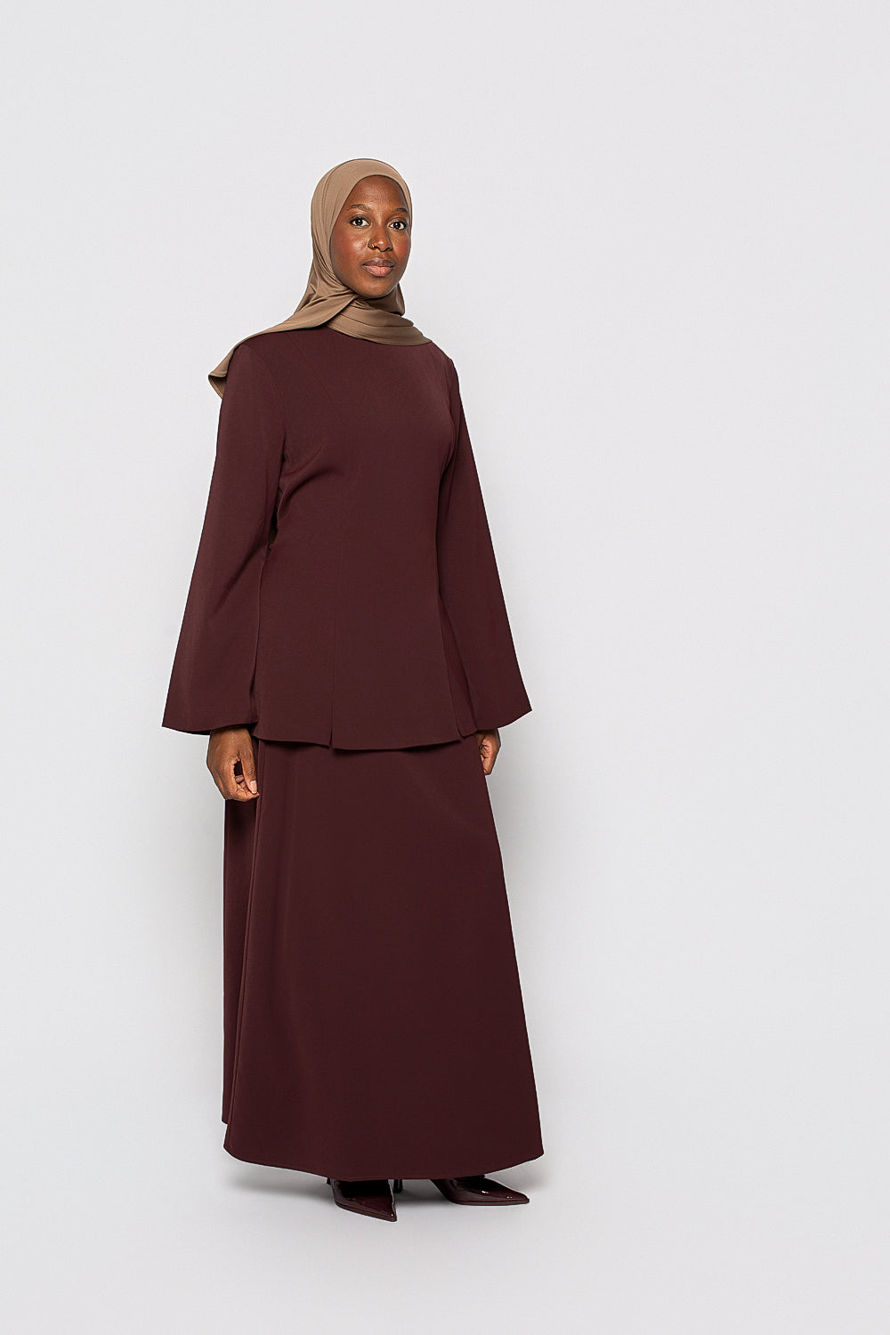Jupe longue création pour un style modeste et classe. Boutique hijab moderne marque modeste fashion.