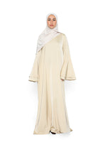 Robe longue évasée satinée avec manches volantes doubles