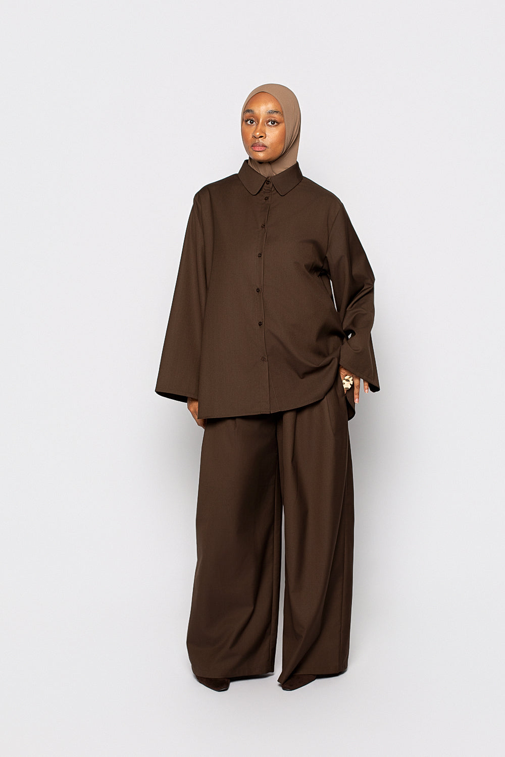 Ensemble chemise et pantalon ample pour femme modeste. Boutique hijab moderne.