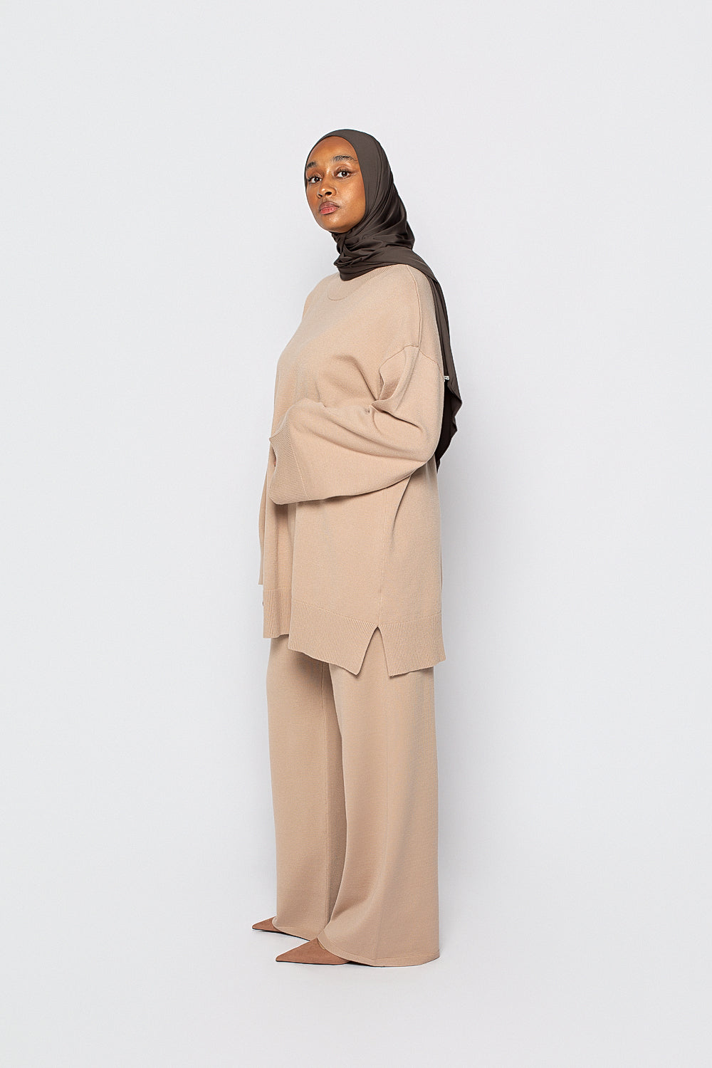 vue de profil ensemble maille ample pour femme